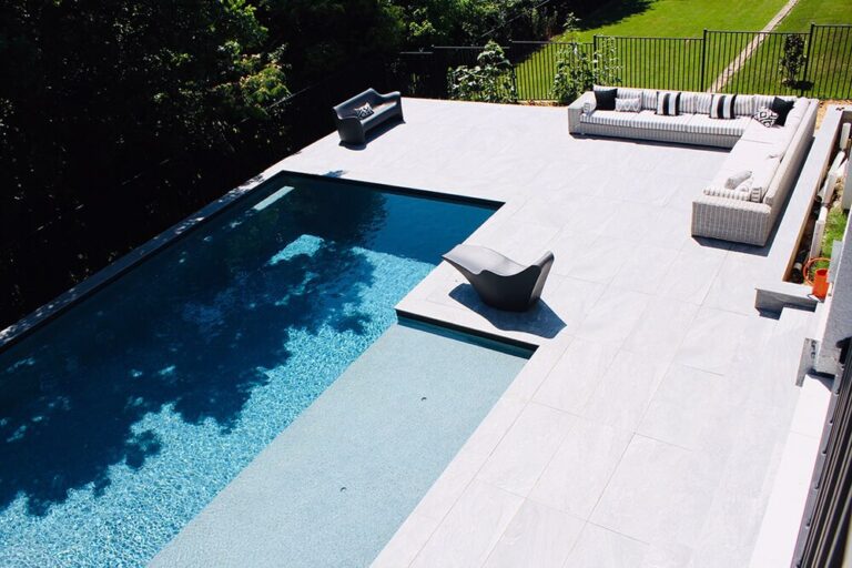 Entertaining Poolside This Holiday Season