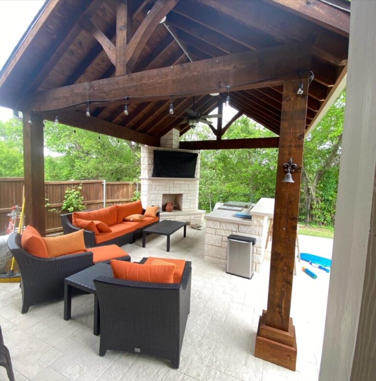 How to Make Your Outdoor Living Space Complement Your Pool