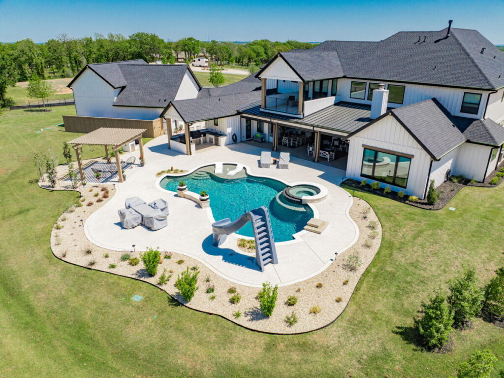 Custom Pools & Outdoor Living