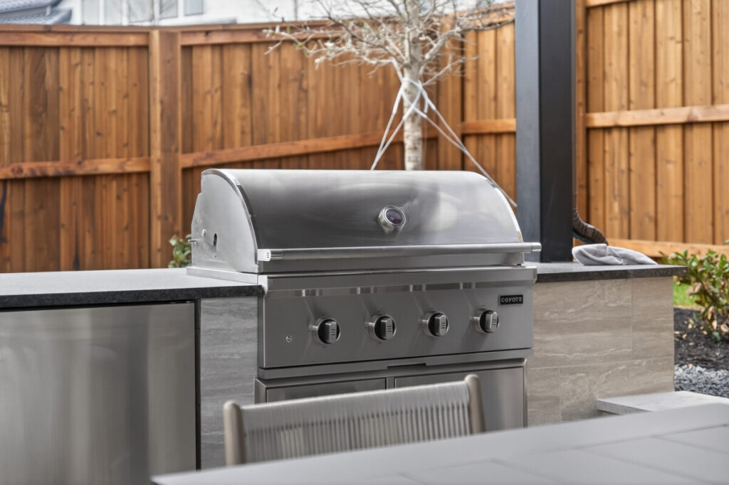 Outdoor kitchen renovation