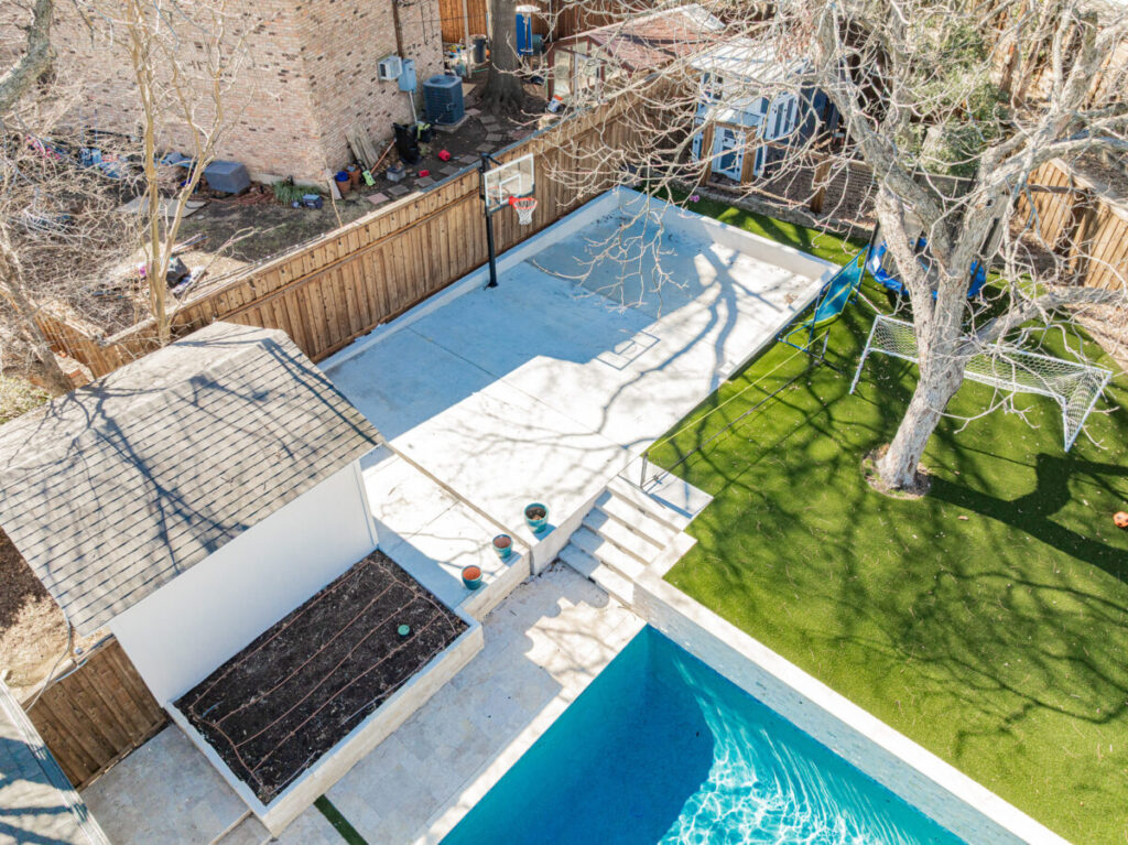 Luxury Swimming Pools & Outdoor Living Spaces