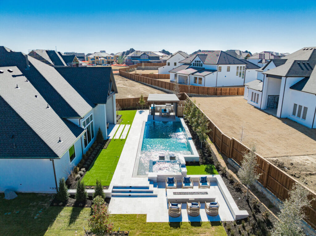 Luxury Outdoor Pools and Outdoor living