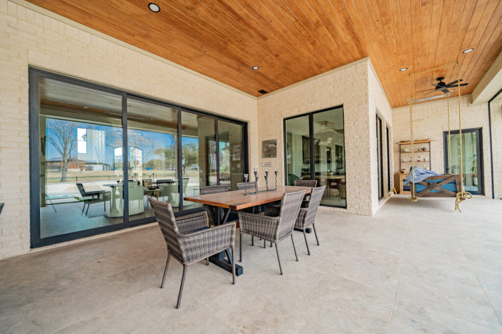 Luxury Swimming Pools & Outdoor Living Spaces