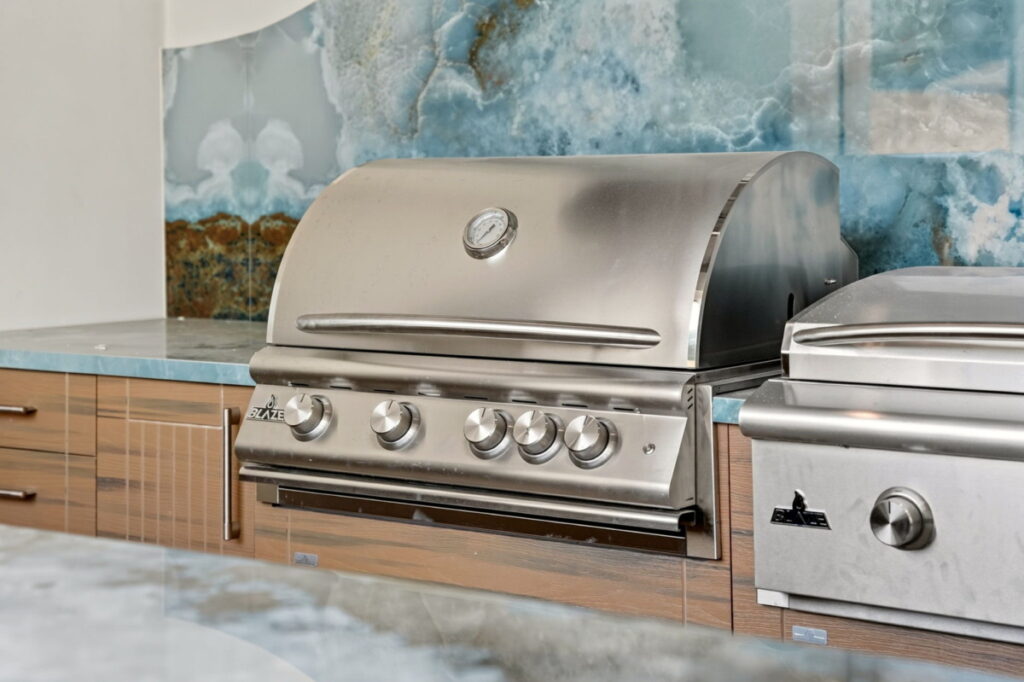 outdoor kitchen