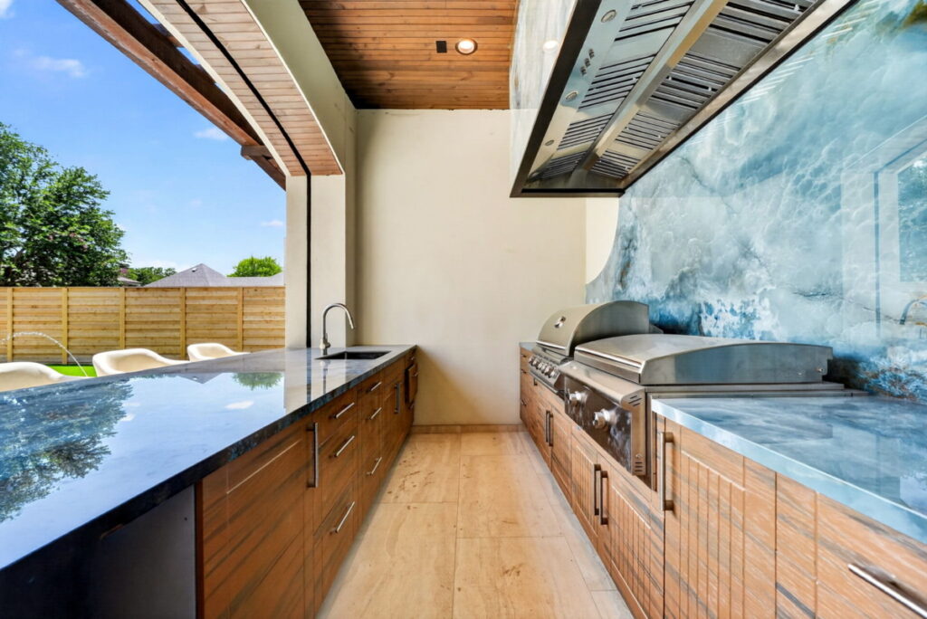 outdoor kitchen builder