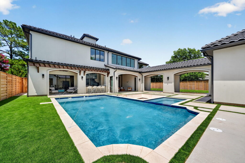 swimming pool builder