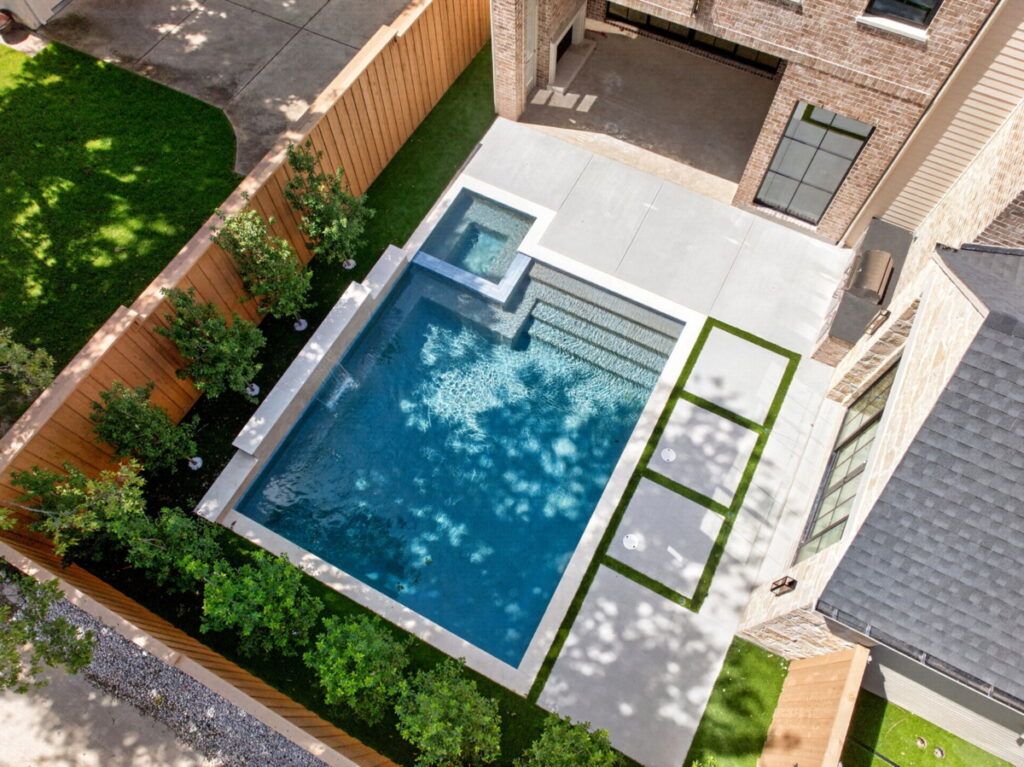 custom pool contractor