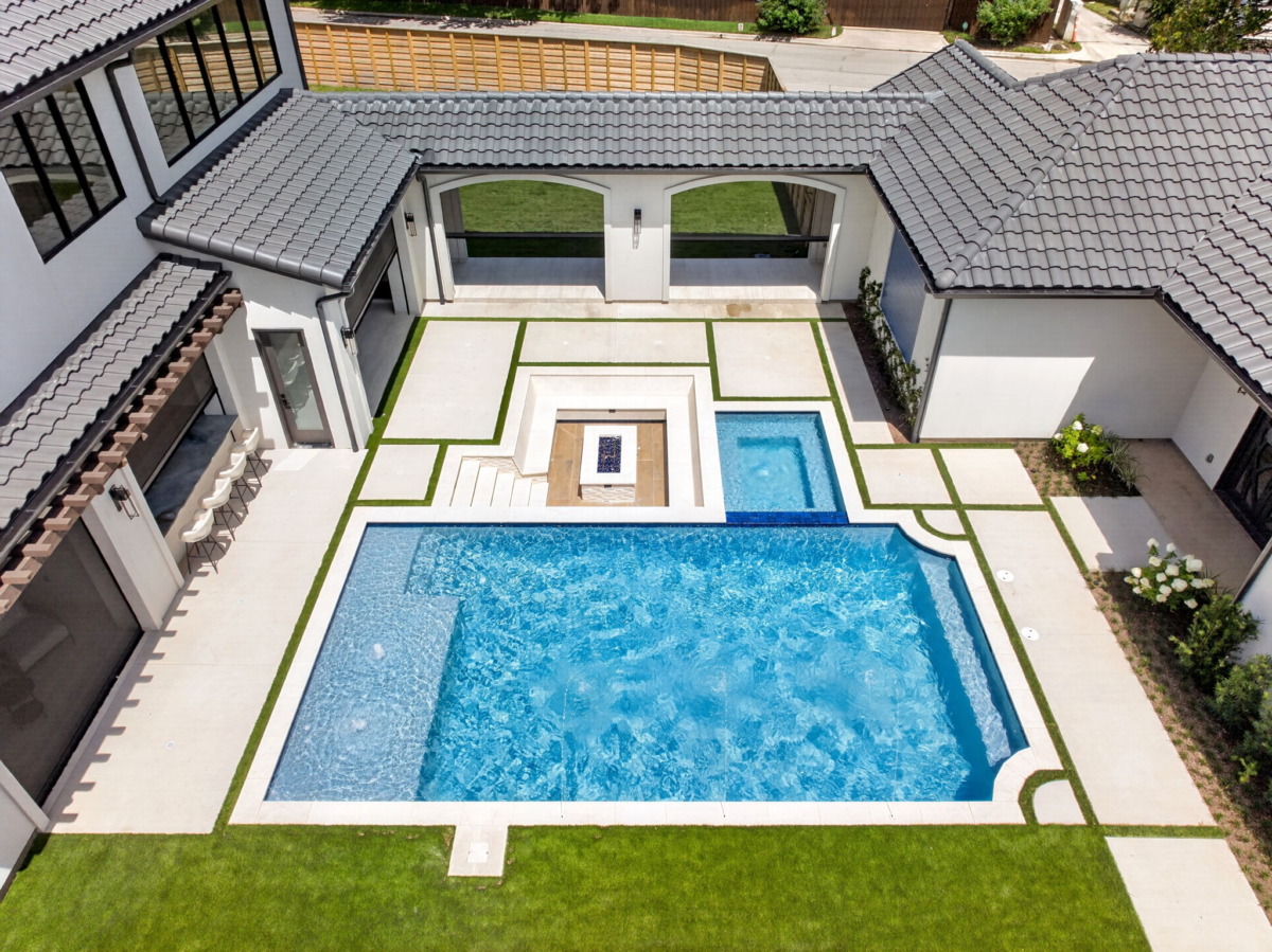 custom pool contractor
